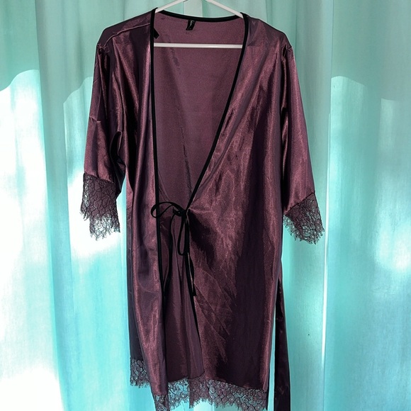 Robe - Picture 2 of 4